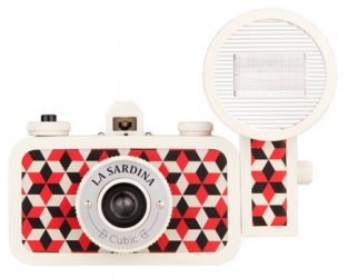 La Sardina &quot;cubique&quot; Lomography 35mm film camera
