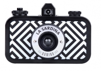 La Sardina &quot;Domino&quot; Lomography 35mm film camera